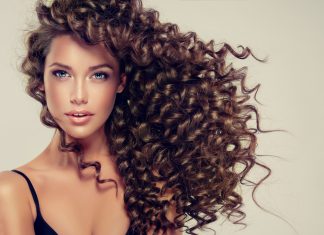 Vuoi rendere i tuoi ricci al top senza necessariamente tagliarli? Allora prova con la No Poo Transformation!