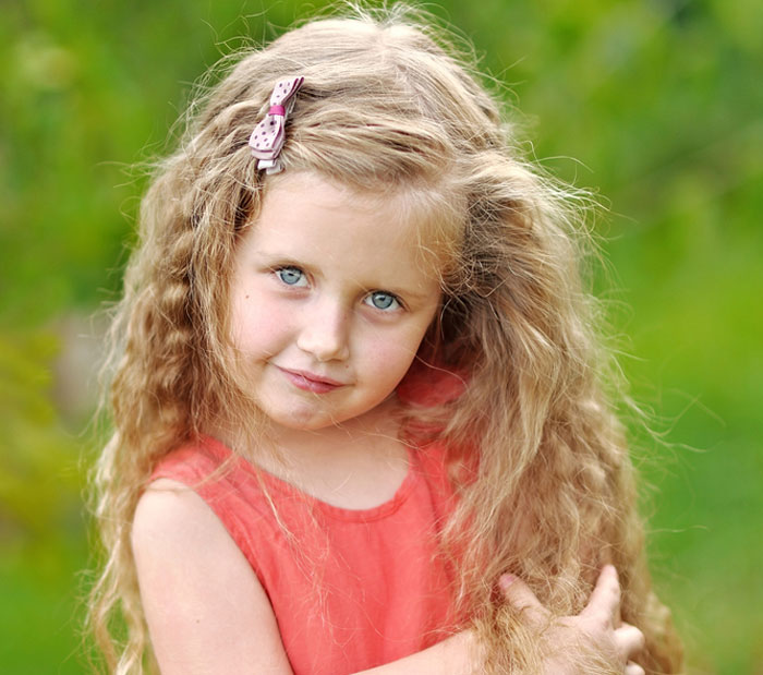 Capelli ricci bambina foto