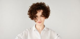 5 consigli per i capelli corti ricci