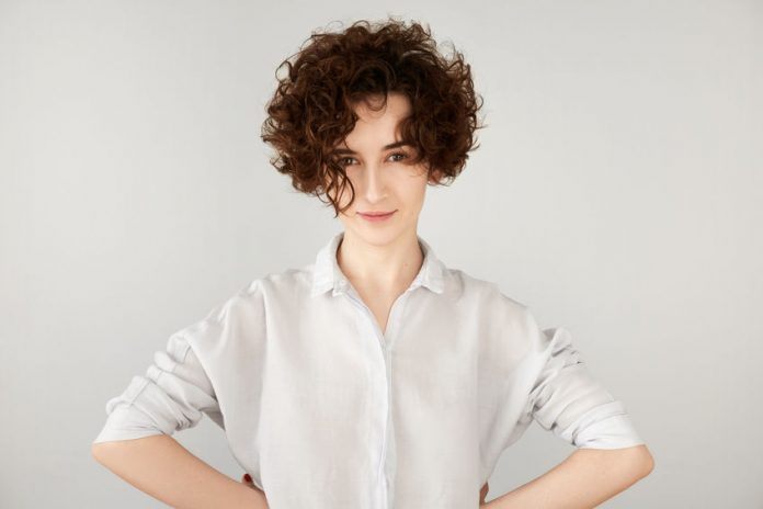 Capelli Ricci Corti 5 Consigli Salva Vita li Capelli Ricci Come Valorizzare I Tuoi Ricci